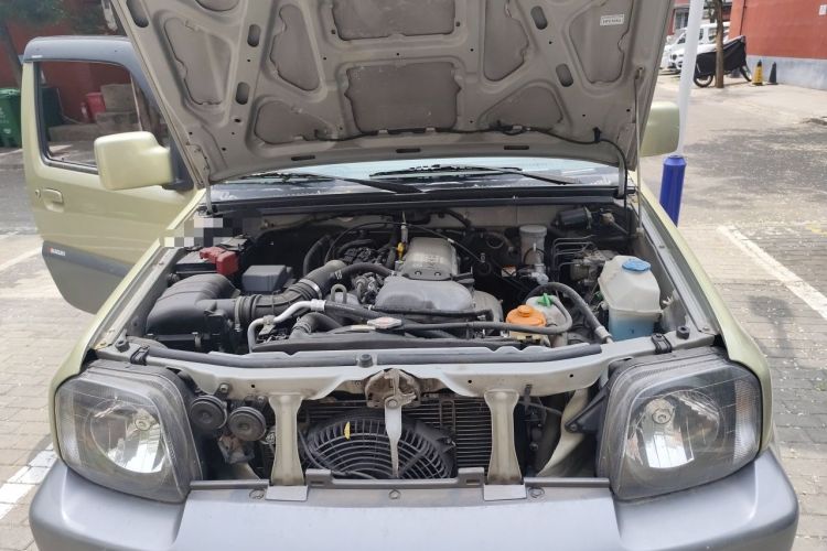 Used Suzuki Jimny 2011 1.3 AT Two-Tone Navigation Version Engine Bay
