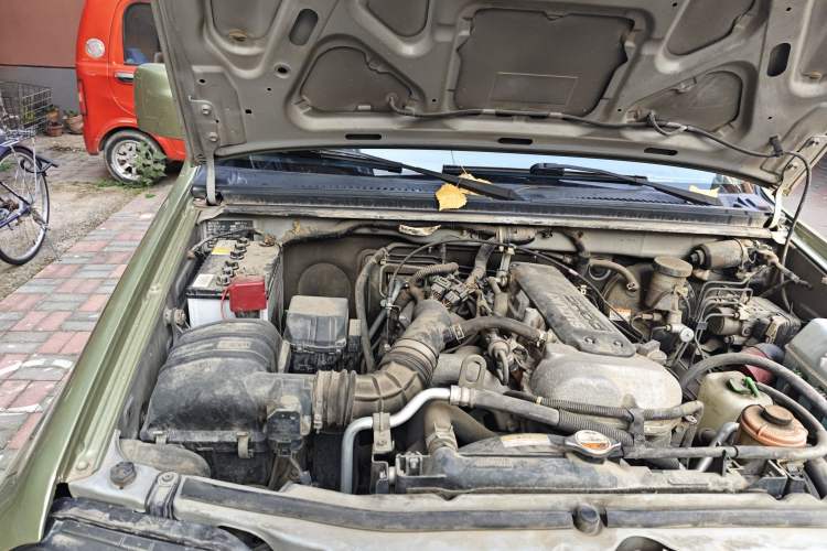 Used Suzuki Jimny 2011 1.3 AT Two-Tone Edition Engine Bay Right