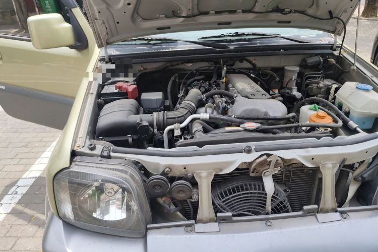 Used Suzuki Jimny 2011 1.3 AT Two-Tone Navigation Version Engine Bay Right