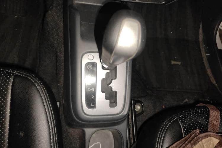 Used Suzuki Jimny 2011 1.3 AT Gear Lever