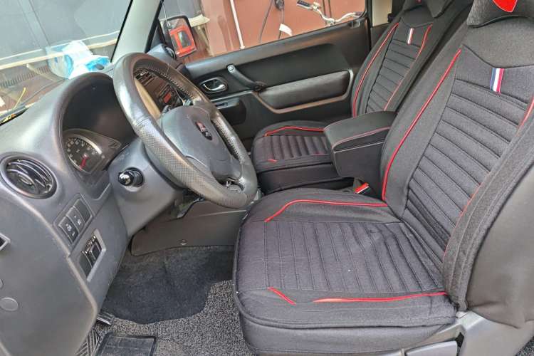 Used Suzuki Jimny 2011 1.3 AT Two-Tone Edition Left Front Seat