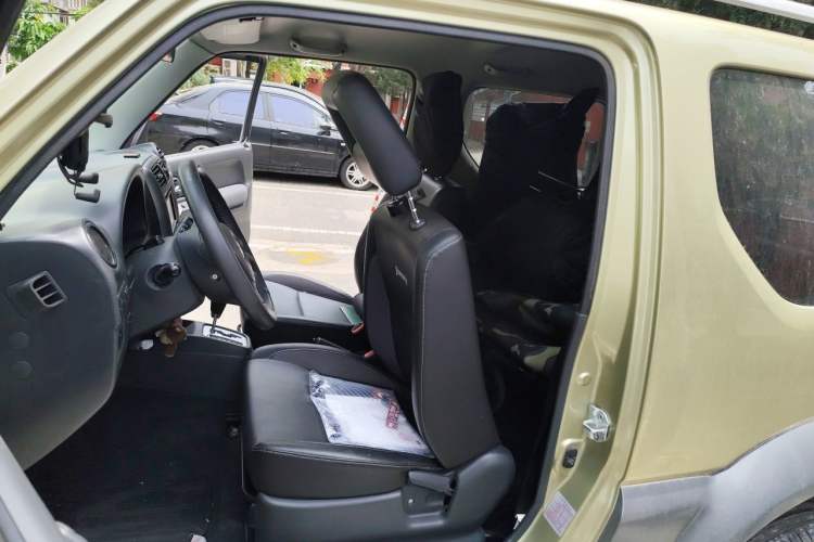Used Suzuki Jimny 2011 1.3 AT Two-Tone Navigation Version Left Rear Seat