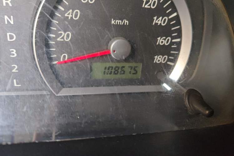 Used Suzuki Jimny 2011 1.3 AT Two-Tone Edition Odometer Close Up