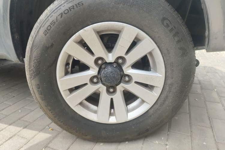 Used Suzuki Jimny 2011 1.3 AT Two-Tone Navigation Version Right Front Wheel Hub