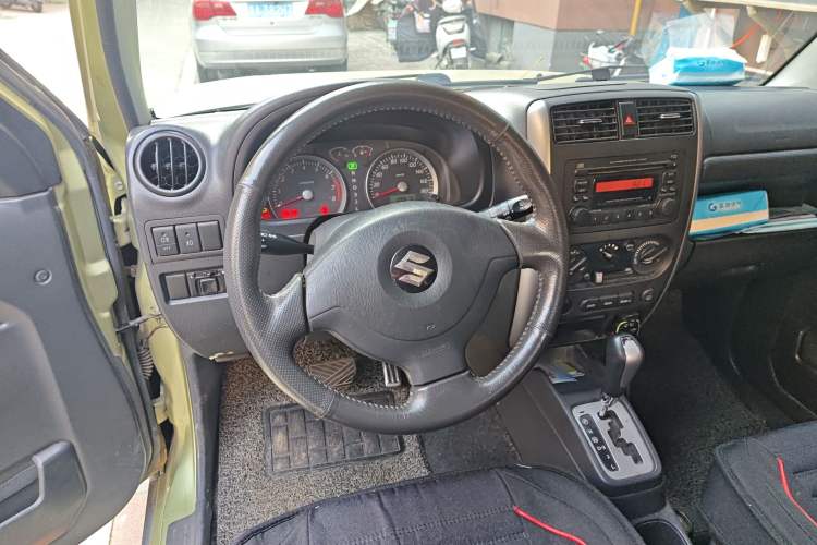 Used Suzuki Jimny 2011 1.3 AT Two-Tone Edition Steering Wheel
