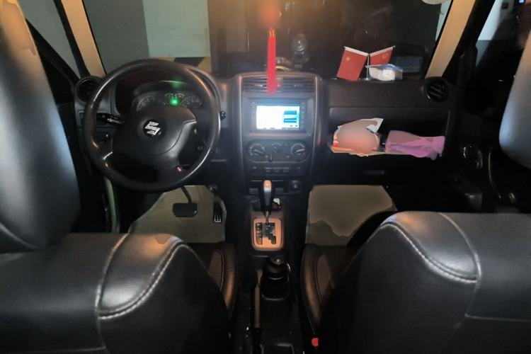 Used Suzuki Jimny 2011 1.3 MT Two-Tone Navigation Edition Center Console