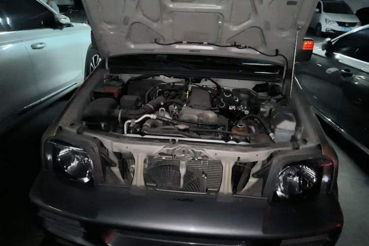 Used Suzuki Jimny 2011 1.3 MT Two-Tone Navigation Edition Engine Bay