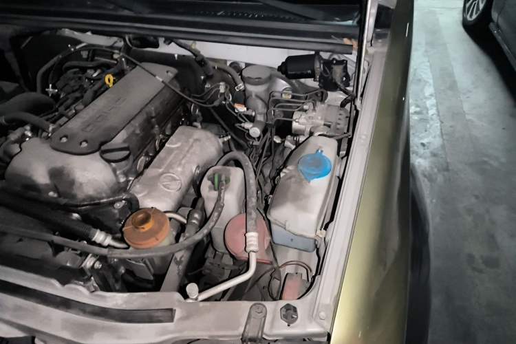 Used Suzuki Jimny 2011 1.3 MT Two-Tone Navigation Edition Engine Bay Left