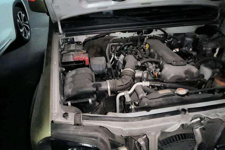 Used Suzuki Jimny 2011 1.3 MT Two-Tone Navigation Edition Engine Bay Right