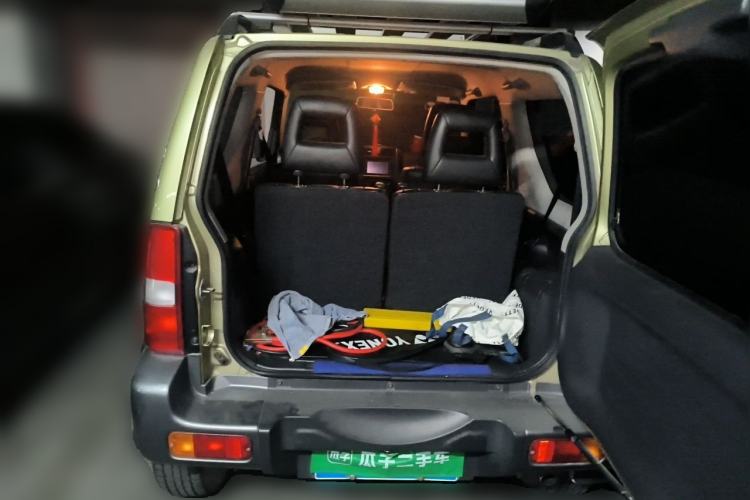 Used Suzuki Jimny 2011 1.3 MT Two-Tone Navigation Edition Trunk