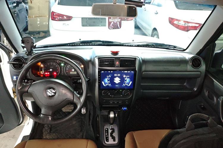 Used Suzuki Jimny 2011 1.3 AT Center Console