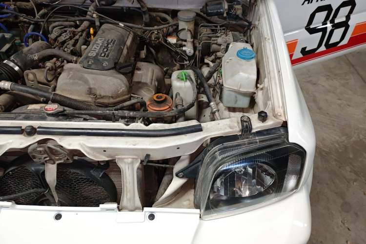 Used Suzuki Jimny 2011 1.3 AT Engine Bay Left