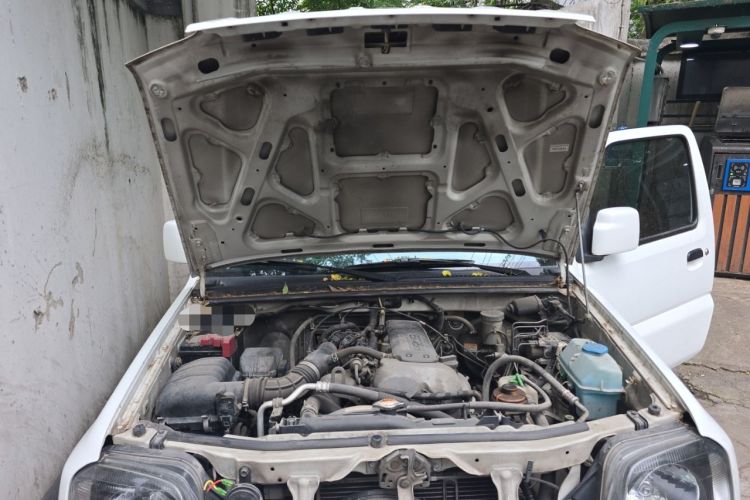 Used Suzuki Jimny 2011 1.3 AT Engine Bay