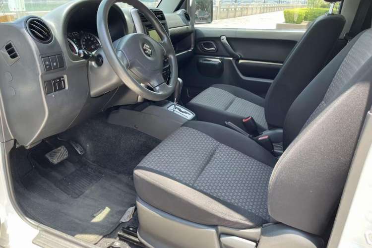 Used Suzuki Jimny 2011 1.3 AT Navigation Edition Interior 2