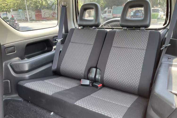 Used Suzuki Jimny 2011 1.3 AT Navigation Edition Interior 3