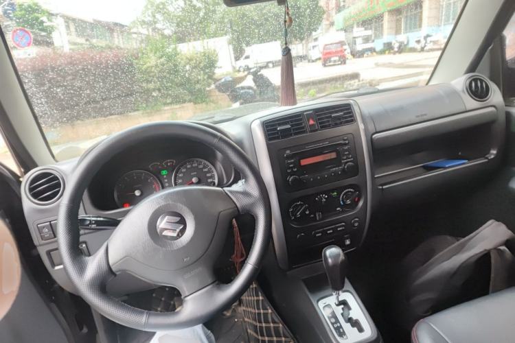 Used Suzuki Jimny 2012 1.3 AT JLX Center Console