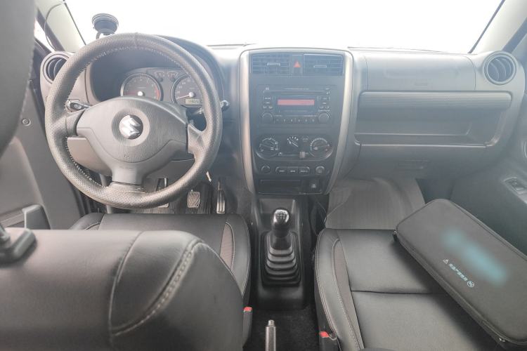 Used Suzuki Jimny 2012 1.3 MT Mode3 Center Console