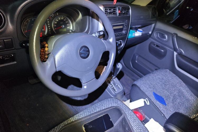 Used Suzuki Jimny 2012 1.3 AT JLX Center Console