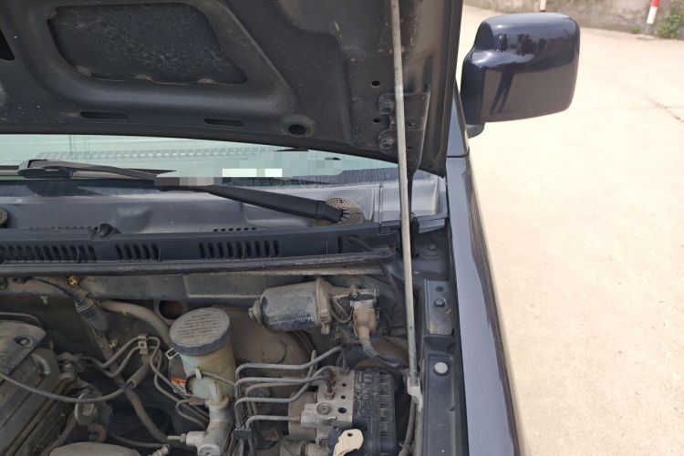 Used Suzuki Jimny 2012 1.3 AT JLX Engine Bay Left