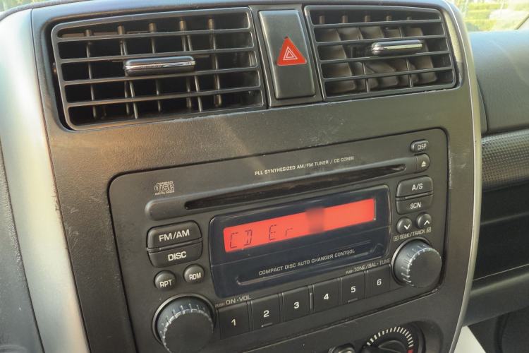 Used Suzuki Jimny 2012 1.3 AT JLX Interior 5