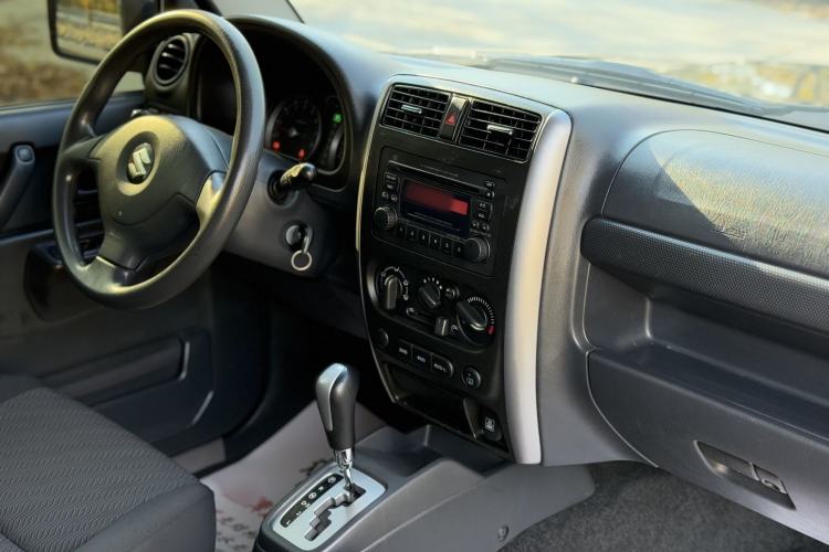 Used Suzuki Jimny 2012 1.3 AT JLX Interior 7