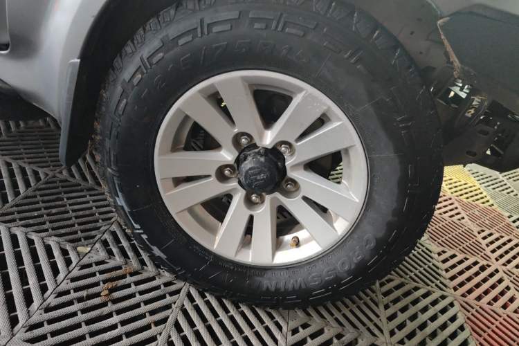 Used Suzuki Jimny 2012 1.3 AT Mode3 Right Front Wheel Hub