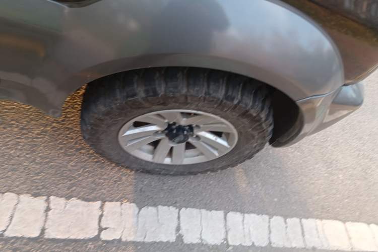 Used Suzuki Jimny 2012 1.3 AT Mode3 Navigation Edition Right Front Wheel Hub