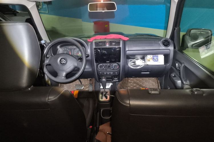 Used Suzuki Jimny 2012 1.3 AT Mode3 Center Console