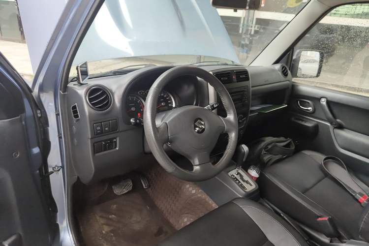 Used Suzuki Jimny 2012 1.3 AT Mode3 Center Console