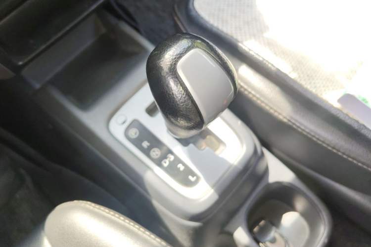 Used Suzuki Jimny 2012 1.3 AT JLX Gear Lever