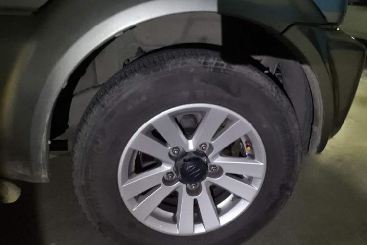 Used Suzuki Jimny 2012 1.3 AT Mode3 Right Front Wheel Hub