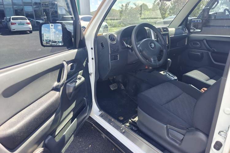 Used Suzuki Jimny 2012 1.3 AT JLX Interior 3