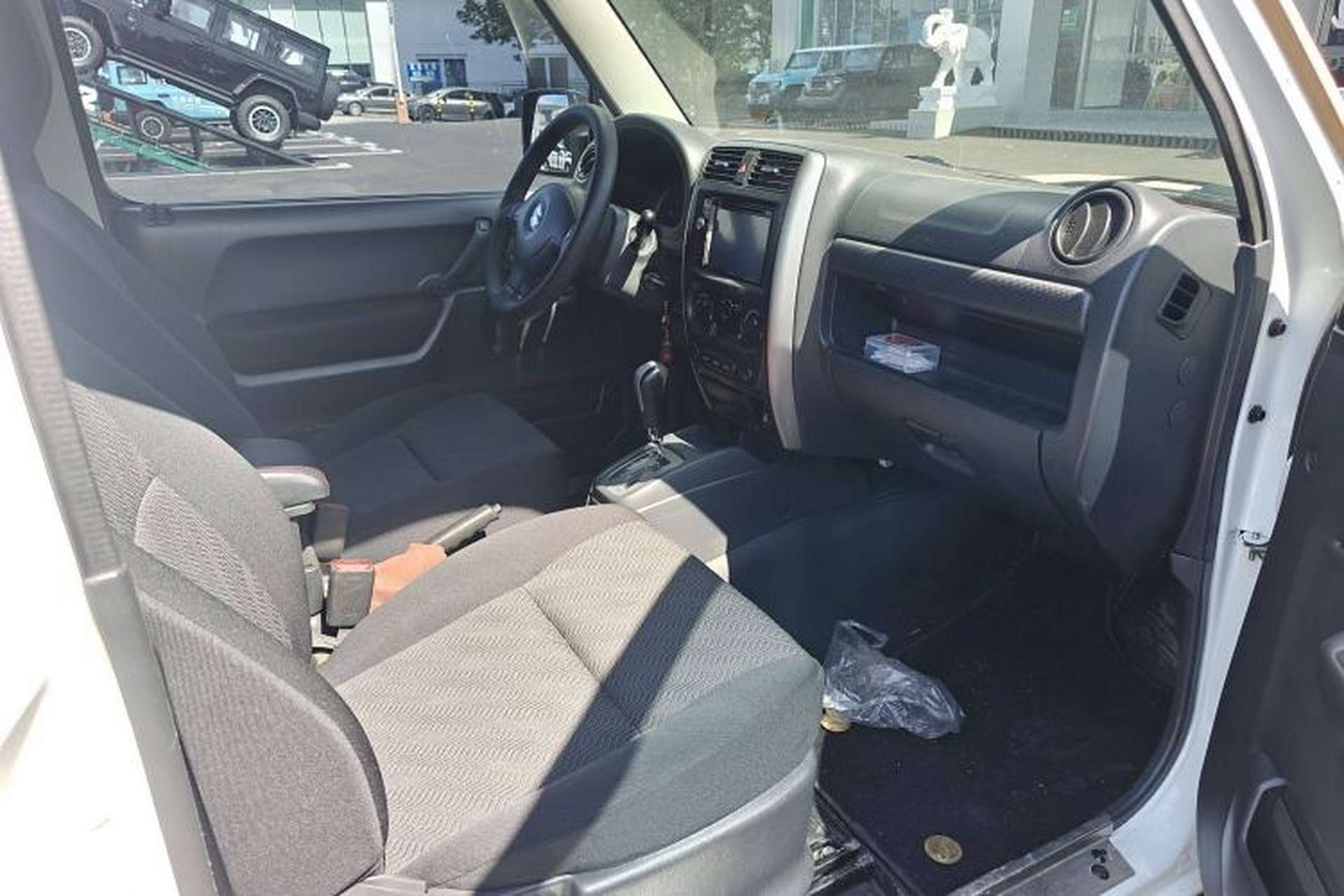 Used Suzuki Jimny 2012 1.3 AT JLX Interior 6