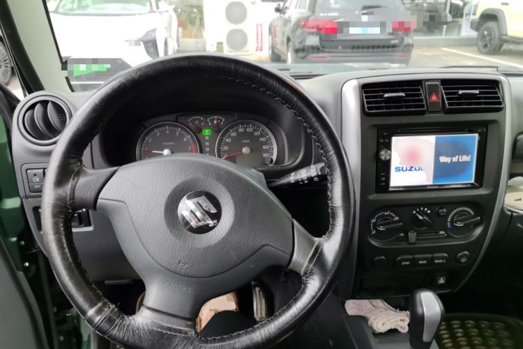 Used Suzuki Jimny 2012 1.3 AT JLX Navigation Edition Center Console