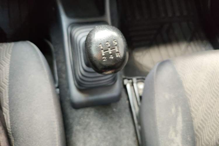 Used Suzuki Jimny 2012 1.3 MT JLX Gear Lever