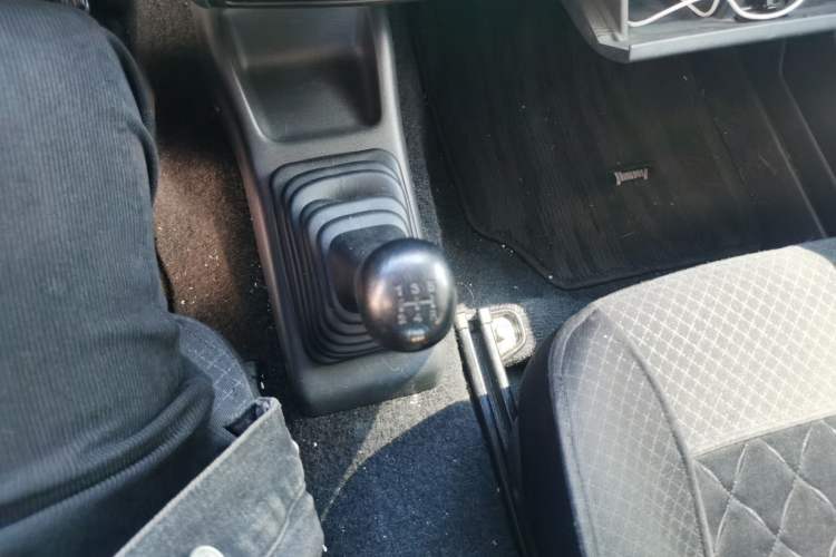Used Suzuki Jimny 2012 1.3 MT JLX Navigation Edition Gear Lever