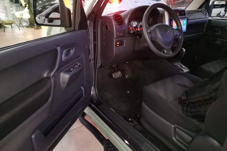 Used Suzuki Jimny 2012 1.3 AT JLX Interior 3