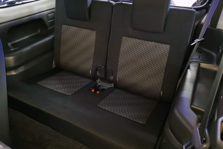 Used Suzuki Jimny 2012 1.3 AT JLX Interior 4