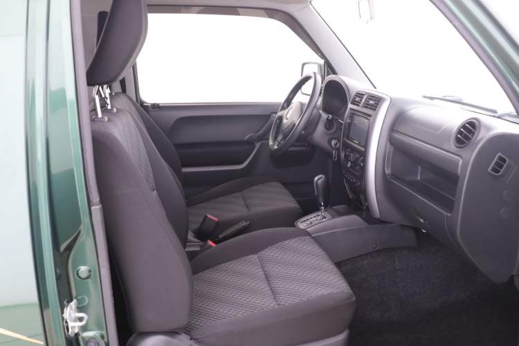Used Suzuki Jimny 2012 1.3 AT JLX Navigation Edition Interior 4