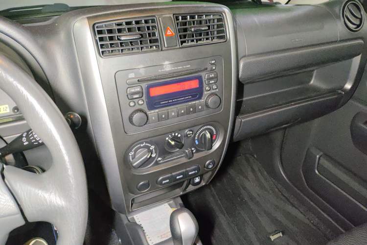 Used Suzuki Jimny 2012 1.3 AT JLX Audio And AC Panel