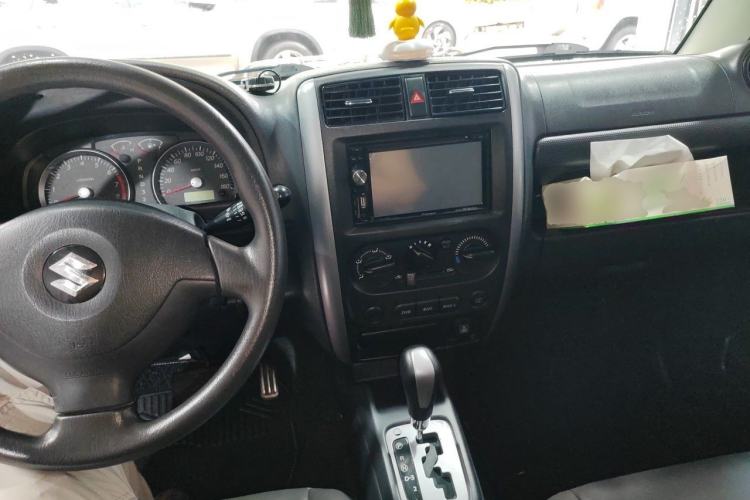 Used Suzuki Jimny 2012 1.3 AT Mode3 Center Console