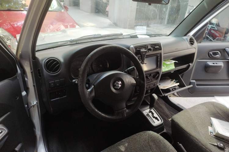 Used Suzuki Jimny 2012 1.3 AT JLX Center Console