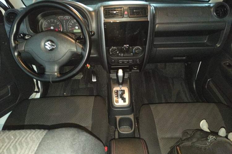 Used Suzuki Jimny 2012 1.3 AT Mode3 Center Console