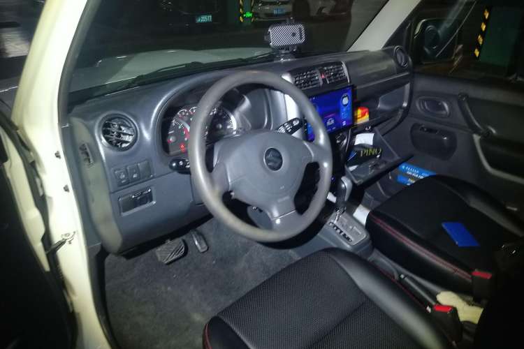Used Suzuki Jimny 2012 1.3 AT JLX Center Console