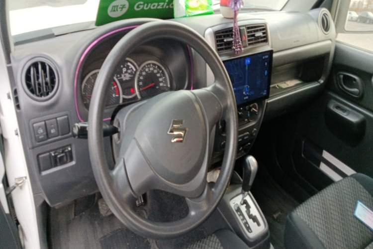 Used Suzuki Jimny 2012 1.3 AT JLX Center Console