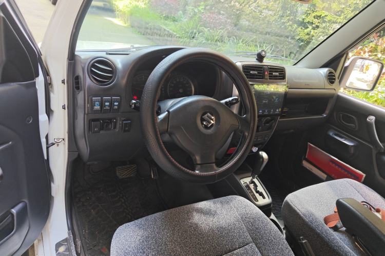 Used Suzuki Jimny 2012 1.3 AT JLX Navigation Edition Center Console