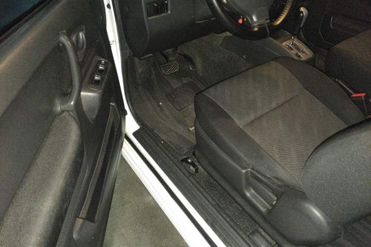 Used Suzuki Jimny 2012 1.3 AT Mode3 Driver Seat