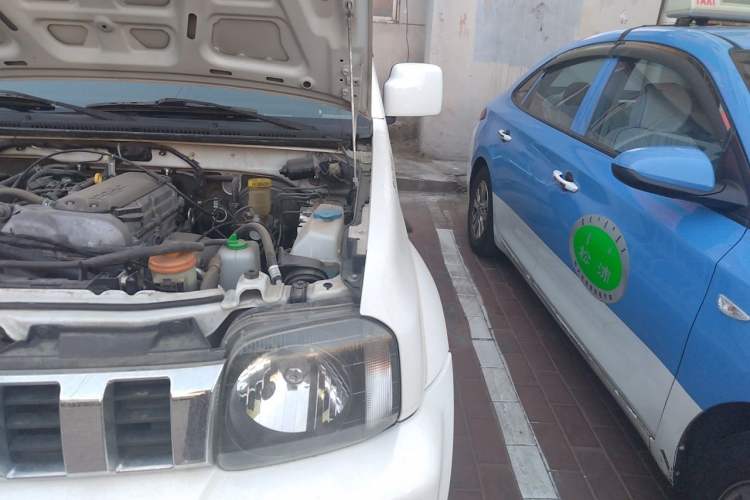 Used Suzuki Jimny 2012 1.3 AT JLX Engine Bay Left