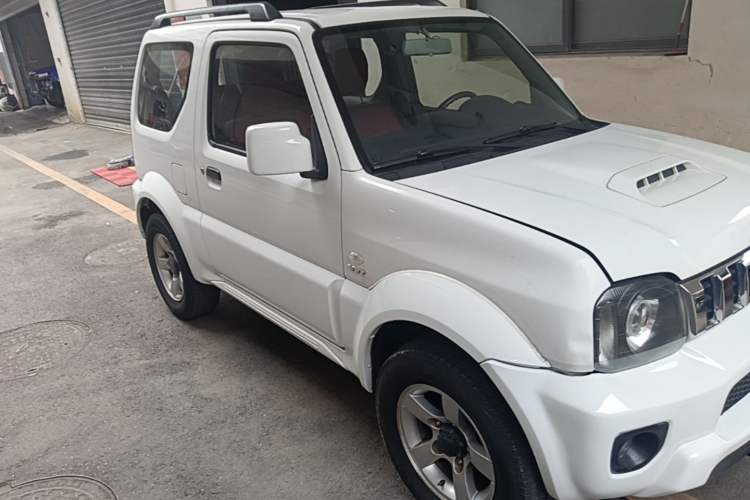 Used Suzuki Jimny 2012 1.3 AT JLX Navigation Edition Front Right 45 Deg