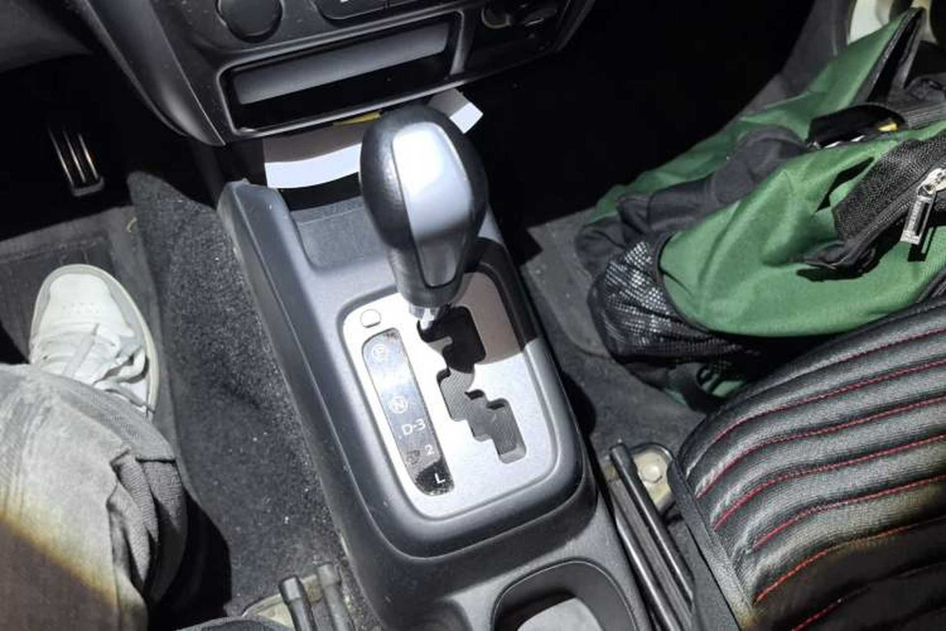 Used Suzuki Jimny 2012 1.3 AT JLX Navigation Edition Gear Lever